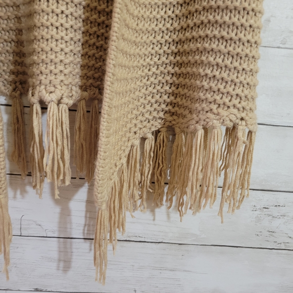 She and Sky Tan Khaki Crochet Fringe Vest Fits Medium - Picture 5 of 8